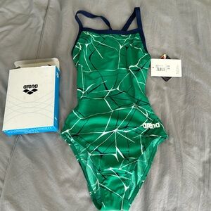 Arena practice suit NWT size 28